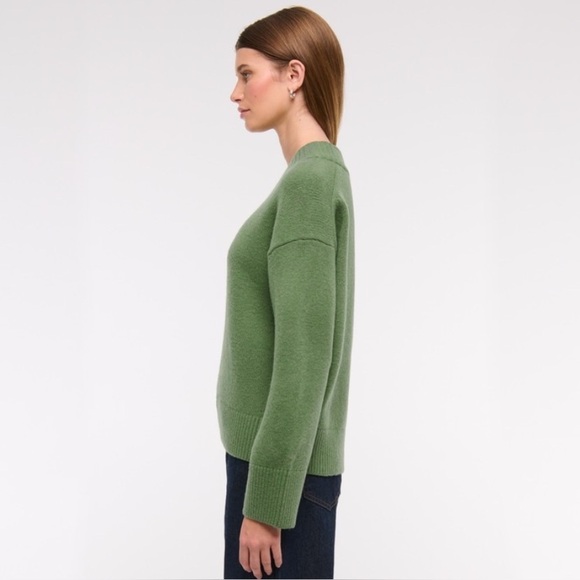 v-neck sweater - Picture 4 of 12